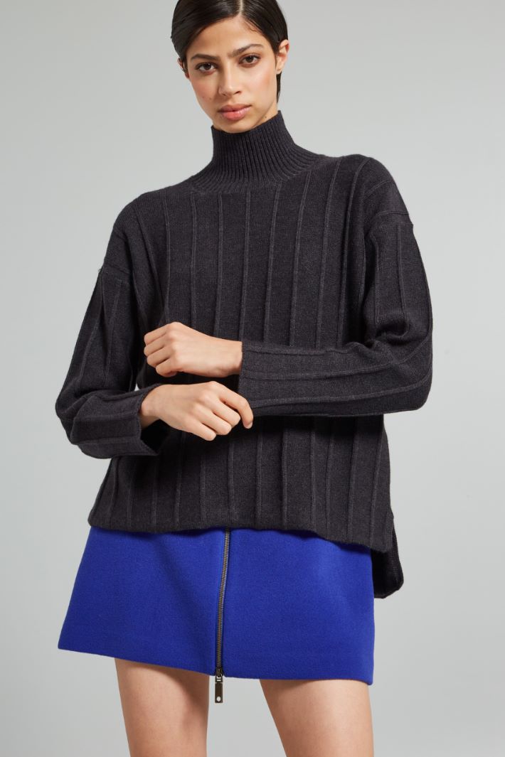 Asymmetrical rib-knit sweater Intrend - 3