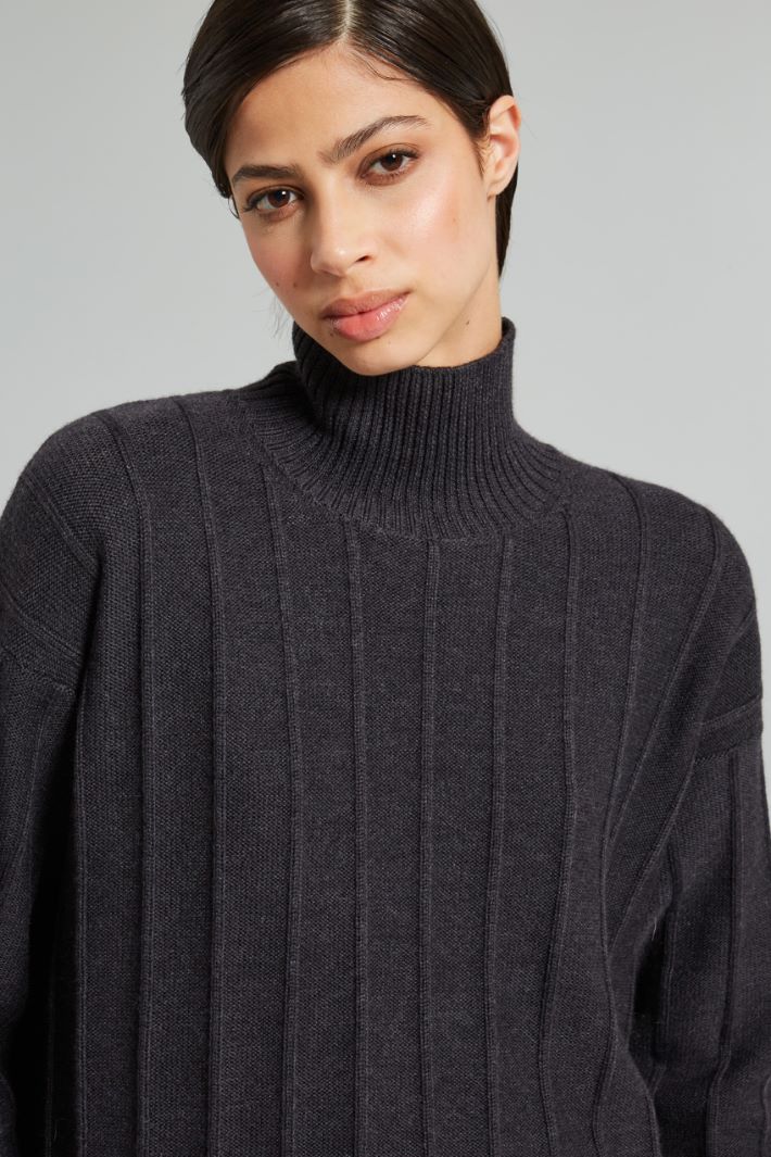 Asymmetrical rib-knit sweater Intrend - 4