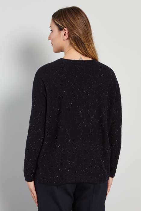 Maglia con collo in abbinamento