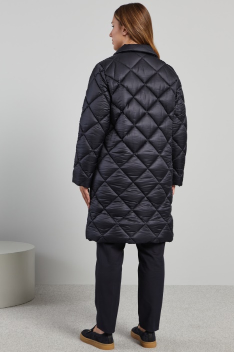 Imbottito con bottoni in tono