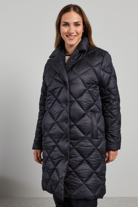 Imbottito con bottoni in tono