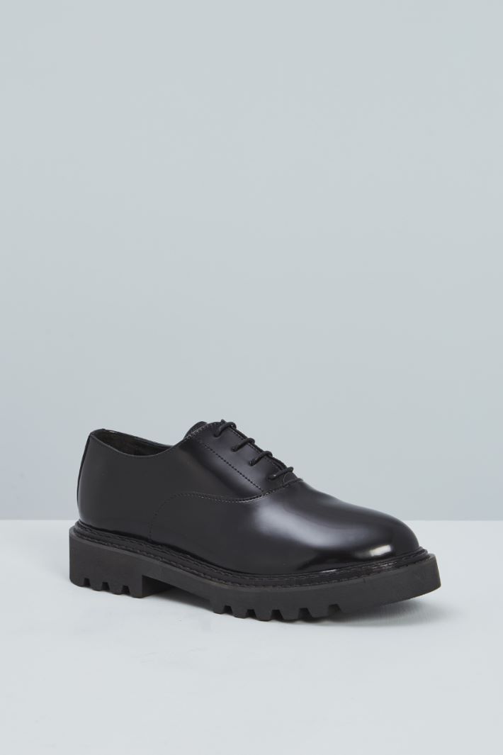 Patent Oxford shoes Intrend - 2