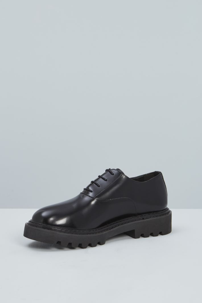 Patent Oxford shoes Intrend - 3