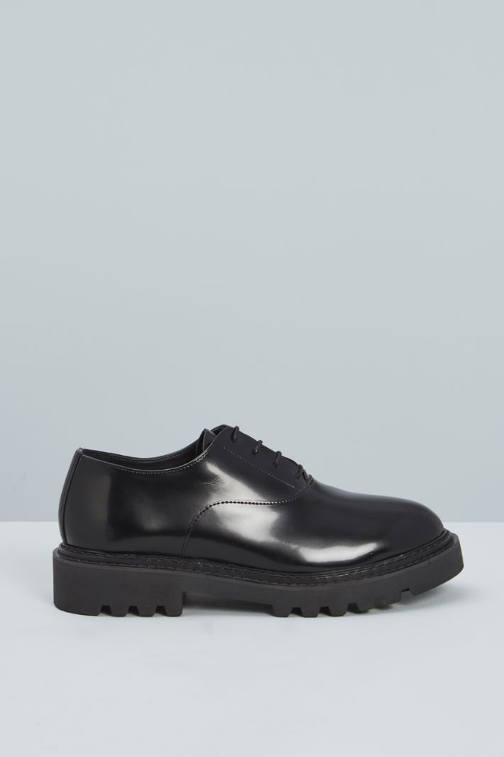 Patent Oxford shoes Intrend