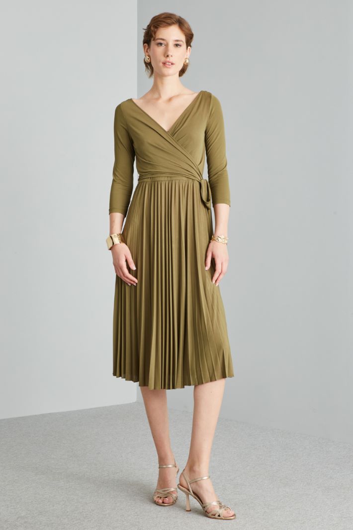 Crossover V-neck dress Intrend