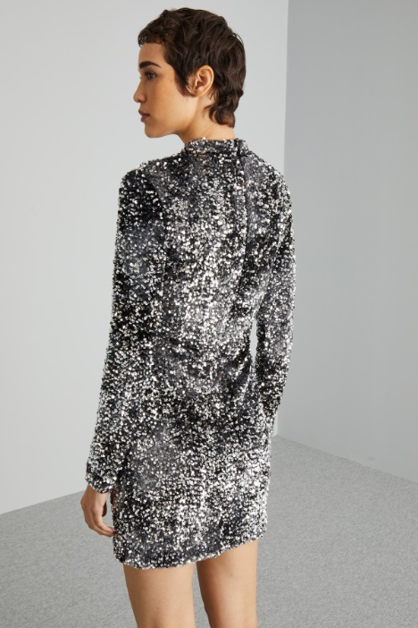 Abito aderente con paillettes