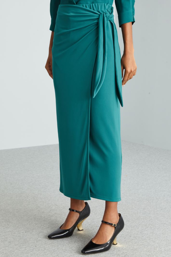 Knot-embellished wrap jersey skirt Intrend - 3