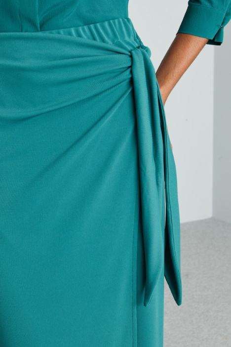 Falda de punto con nudo