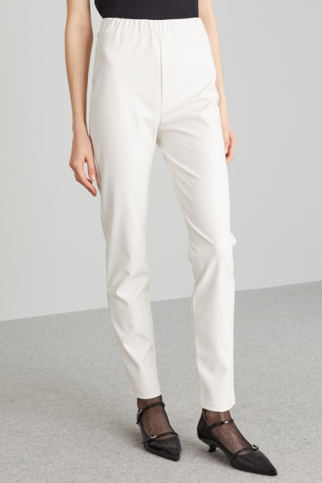 Pantaloni slim in similpelle
