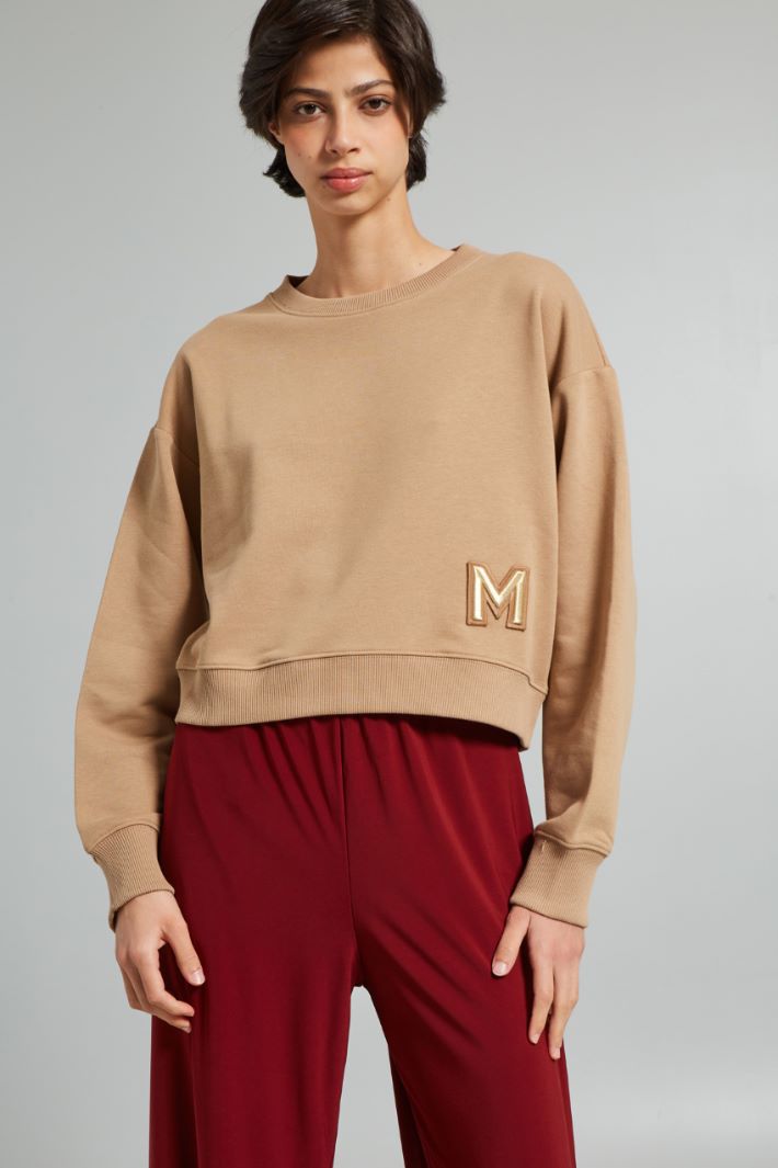 Short oversized sweatshirt with patch Intrend - 3