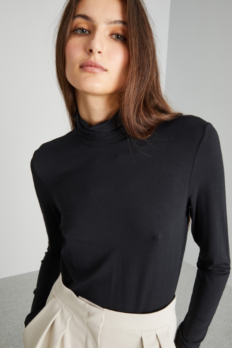 Jersey de cuello de cisne de punto de viscosa