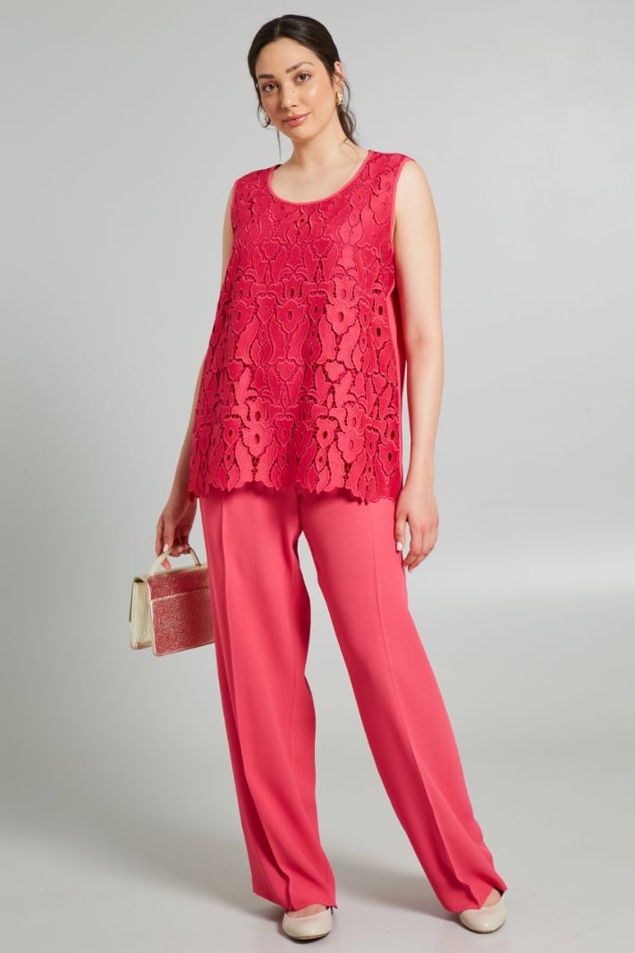 Lace-trimmed top Intrend