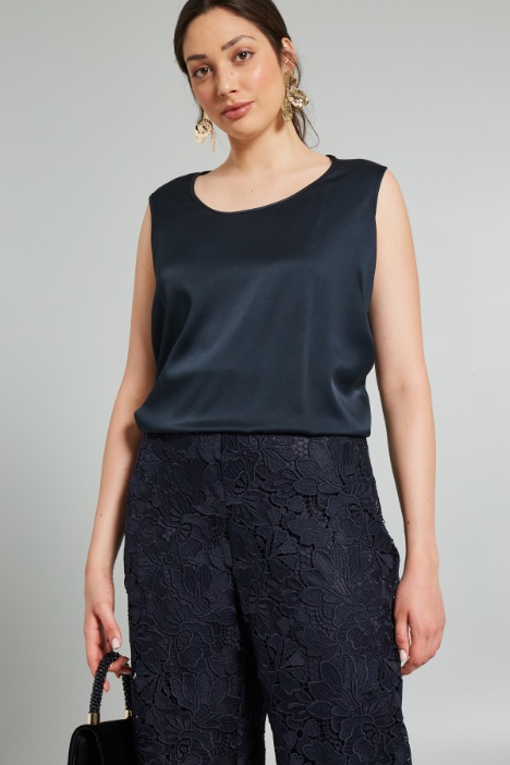 Sleeveless satin top Intrend