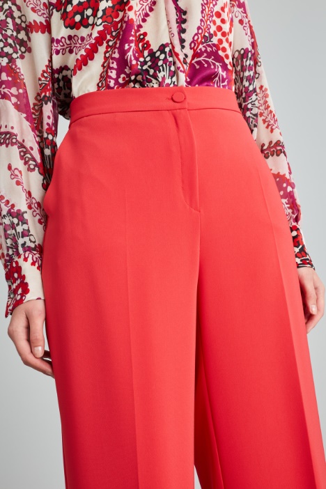 Pantalones holgados con pliegue