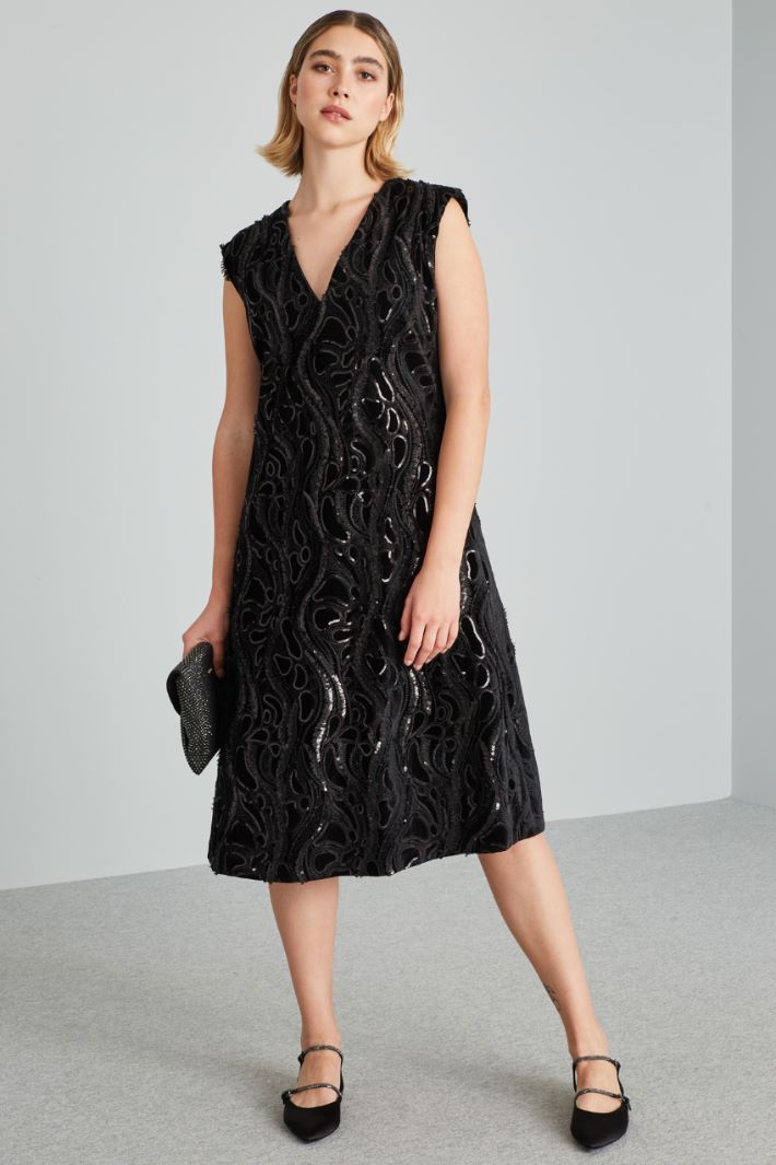 Embroidered velvet dress Intrend