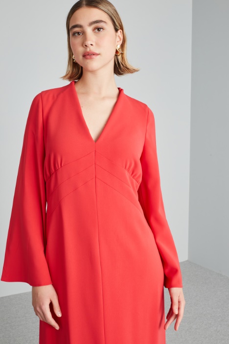 Abito lungo con maniche svasate