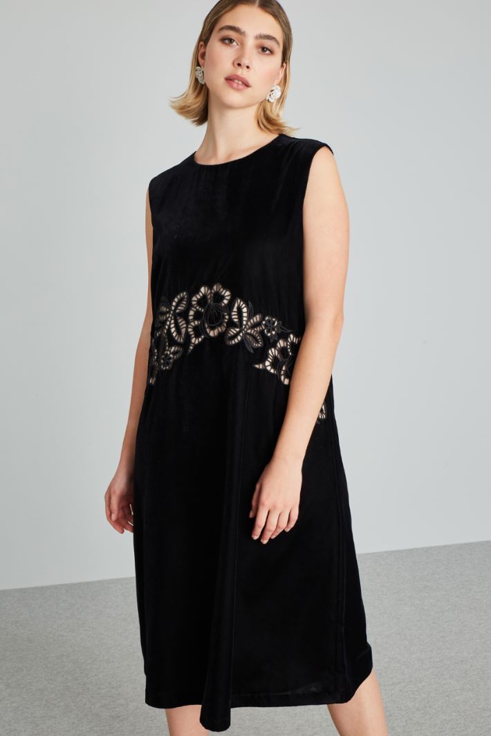 Embroidered velvet dress Intrend - 3