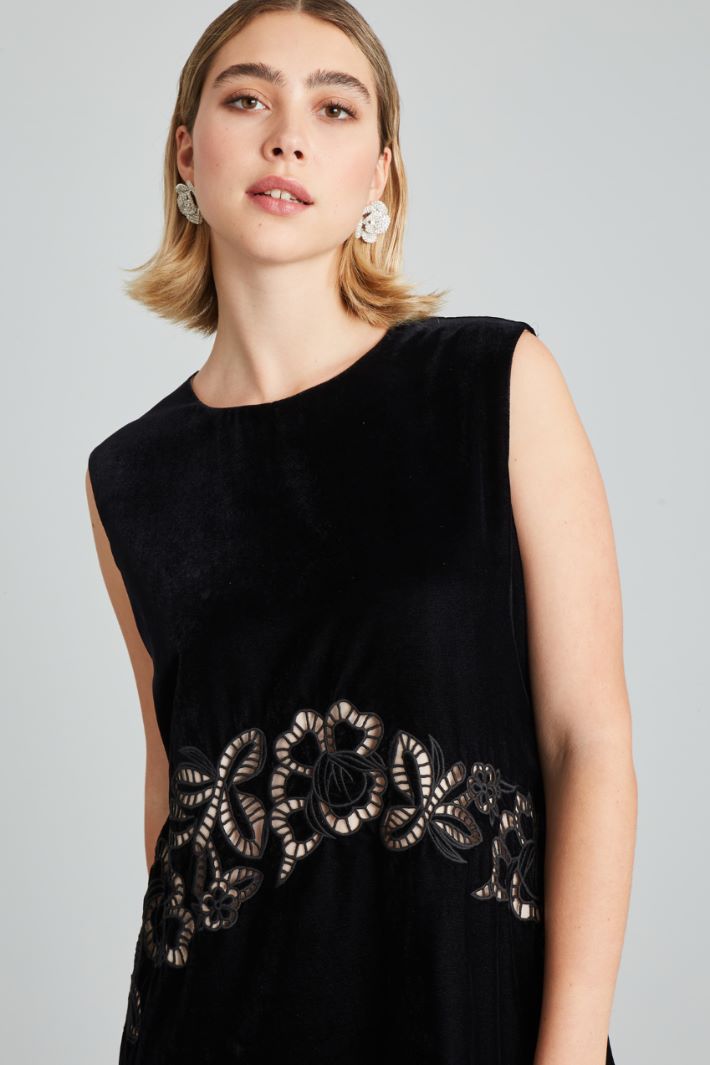 Embroidered velvet dress Intrend - 4