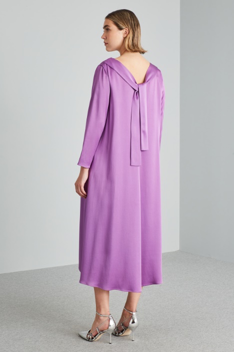 Abito lungo con nastri