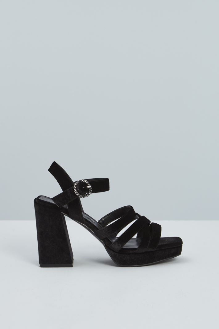 Velvet platform sandals Intrend