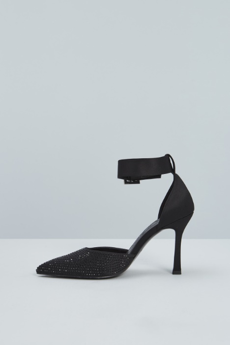 Décolleté in raso con strass