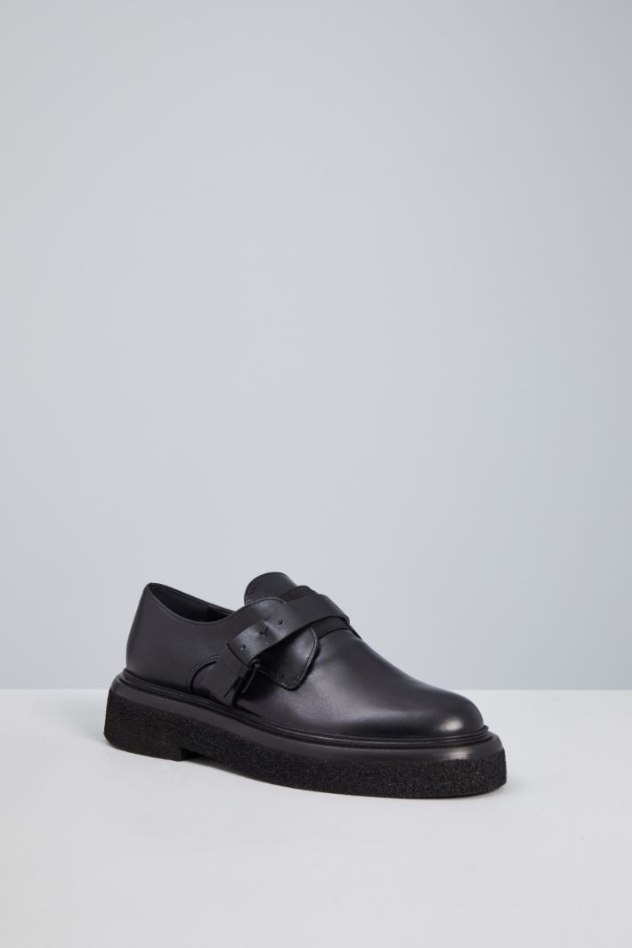 Leather loafers with strap Intrend - 2