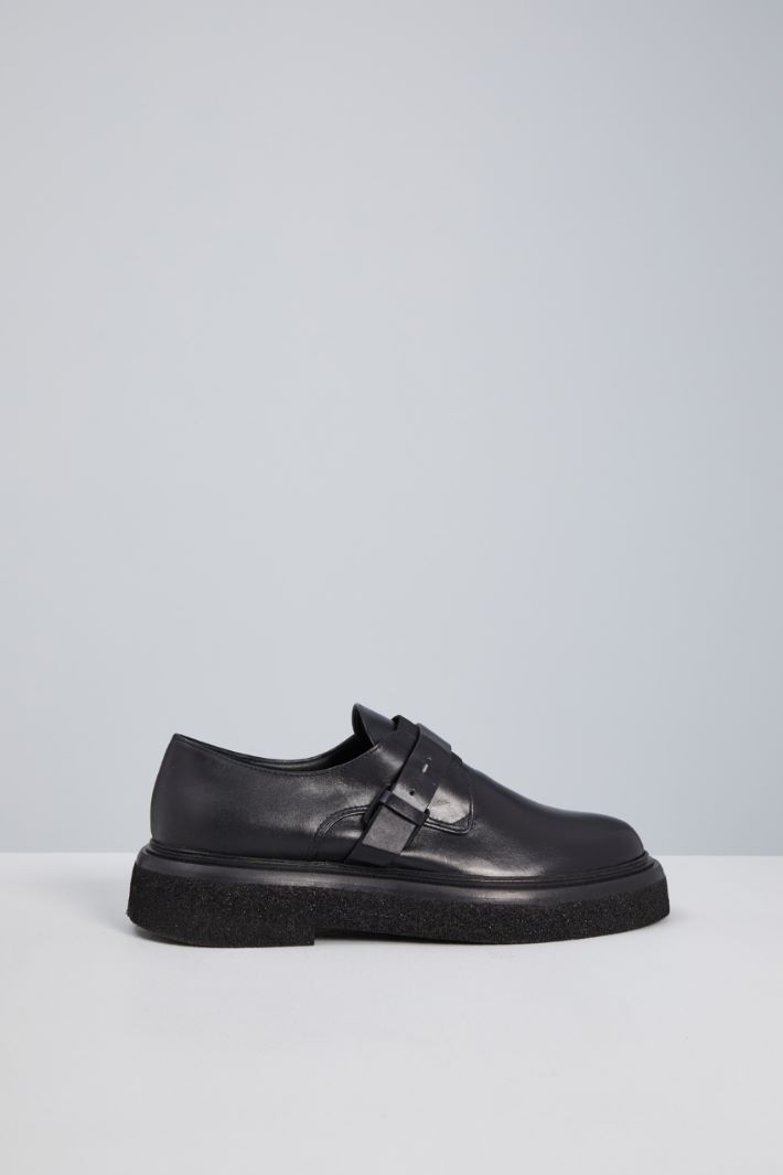 Leather loafers with strap Intrend