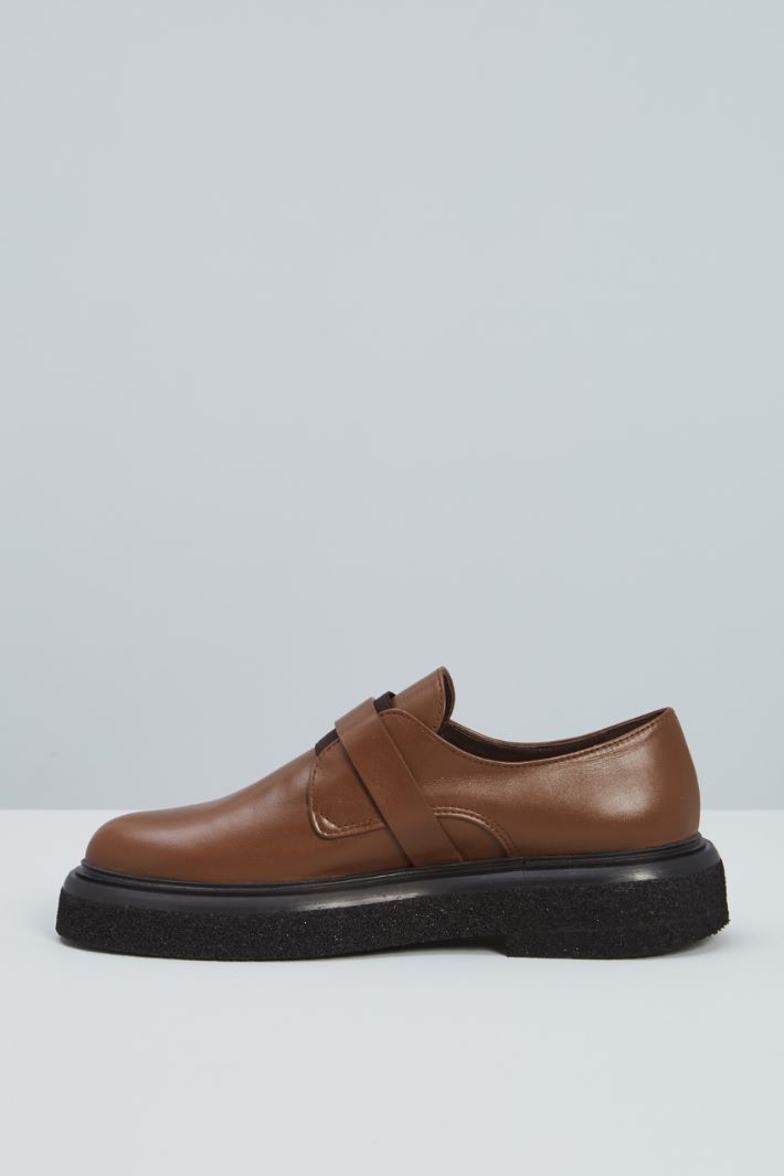 Leather loafers with strap Intrend - 3