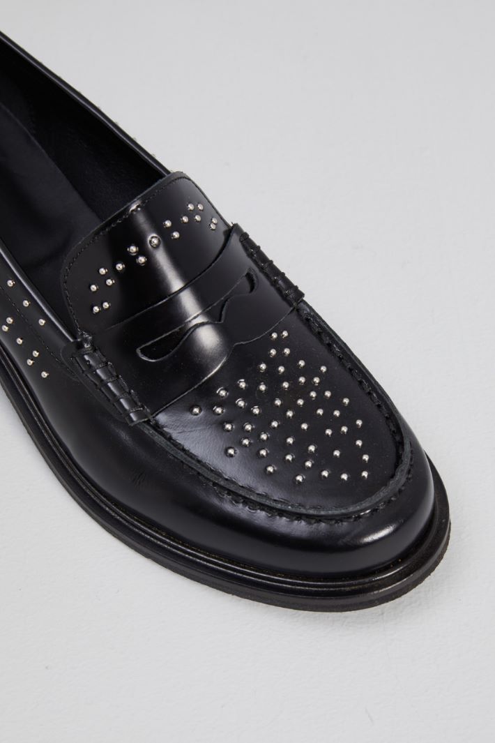 Stud-detailed leather loafers Intrend - 4