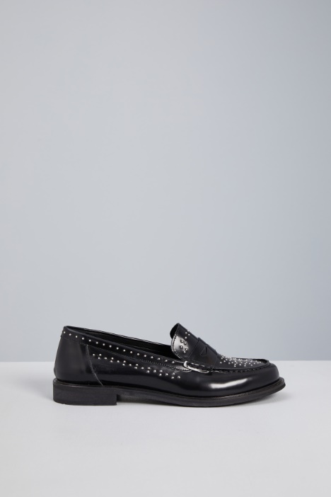 Stud-detailed leather loafers Intrend