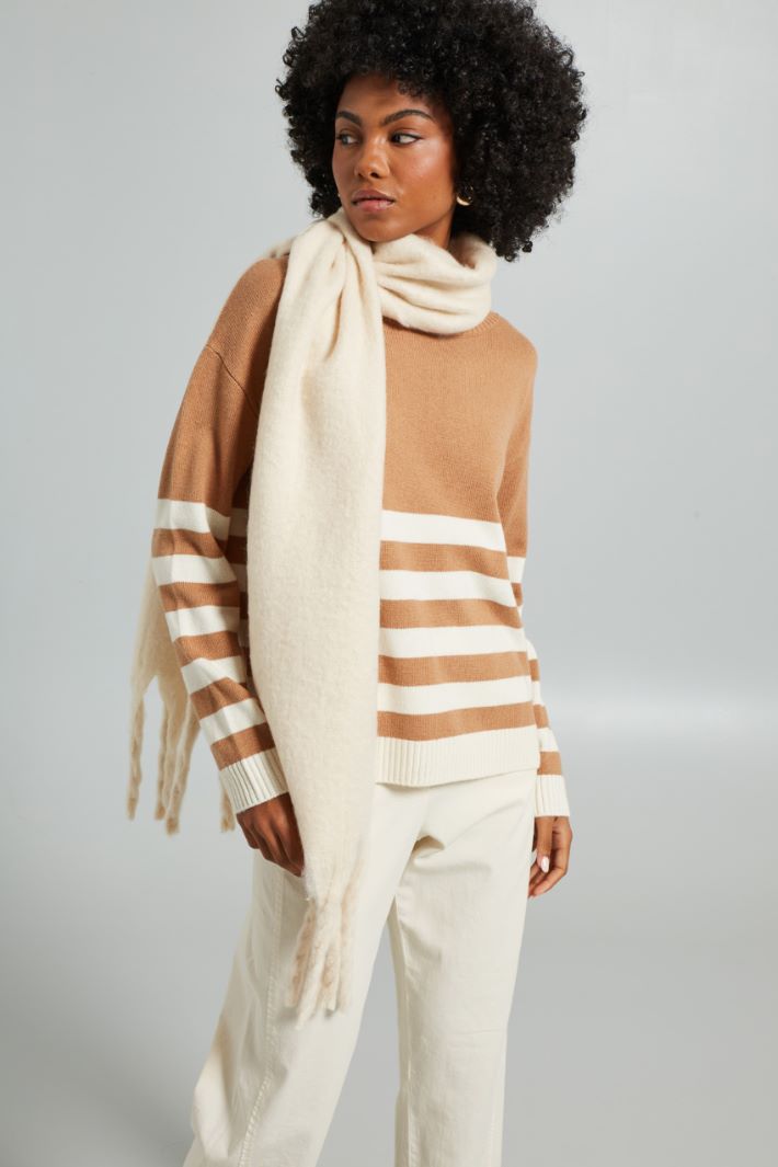 Brushed scarf with fringes Intrend - 2