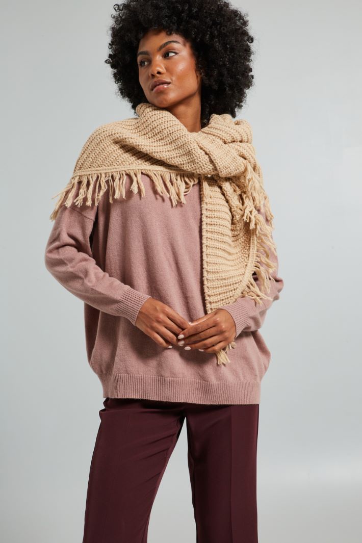 Shaped knitted scarf Intrend