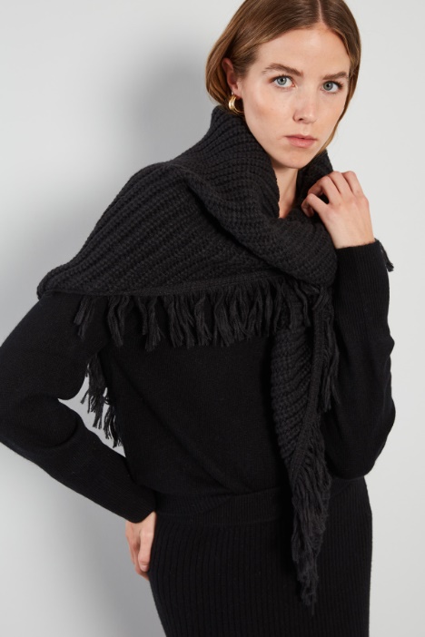 Shaped knitted scarf Intrend