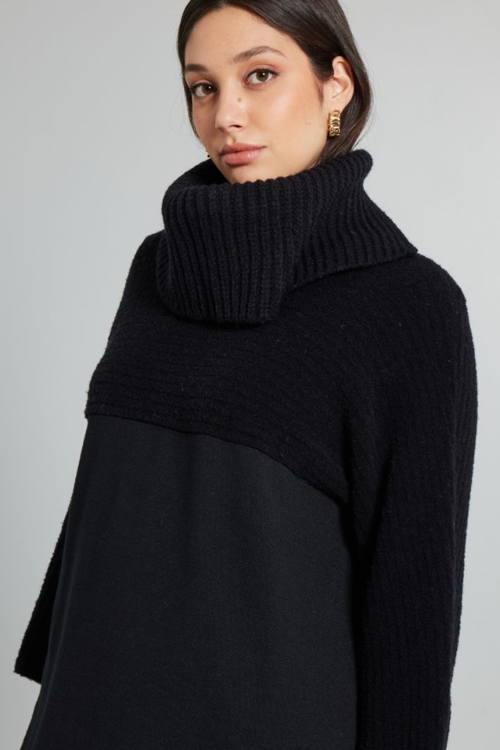 Knit collar with small slit Intrend