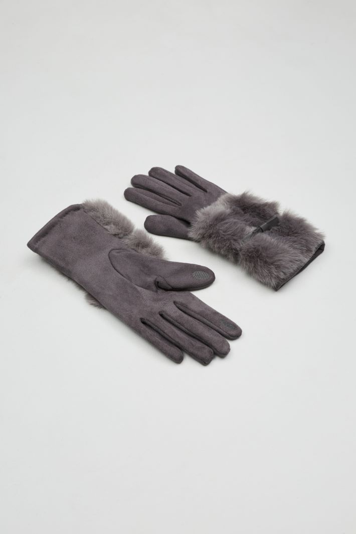 Faux fur trimmed gloves Intrend