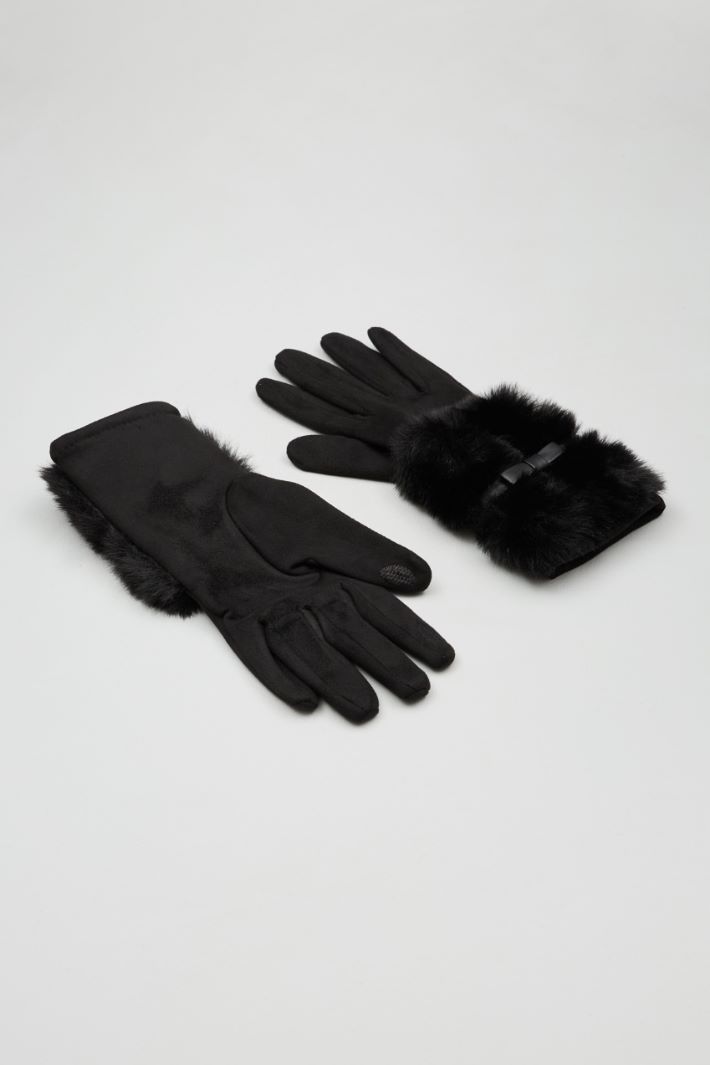 Faux fur trimmed gloves Intrend