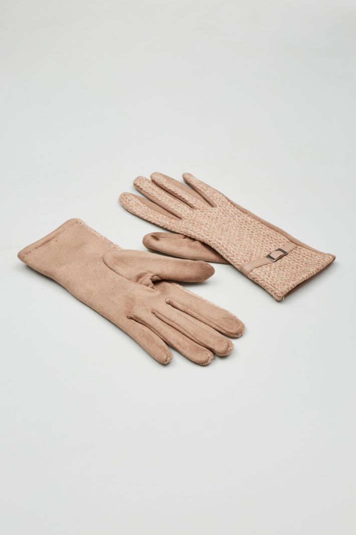 Gloves with raised motif Intrend