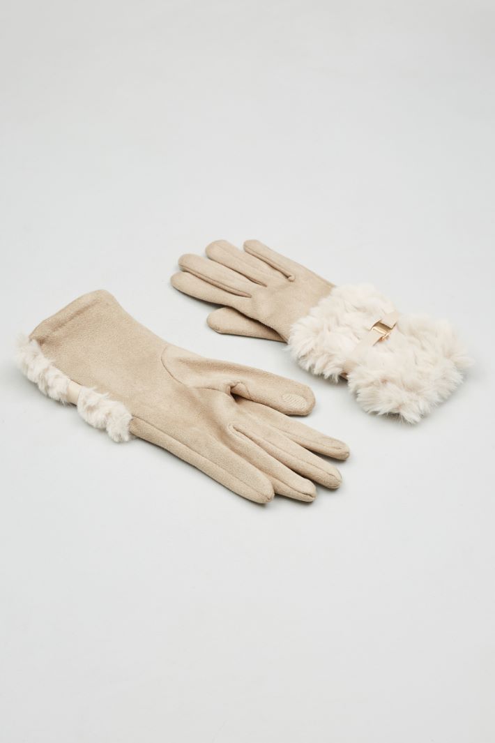 Faux fur trimmed gloves Intrend