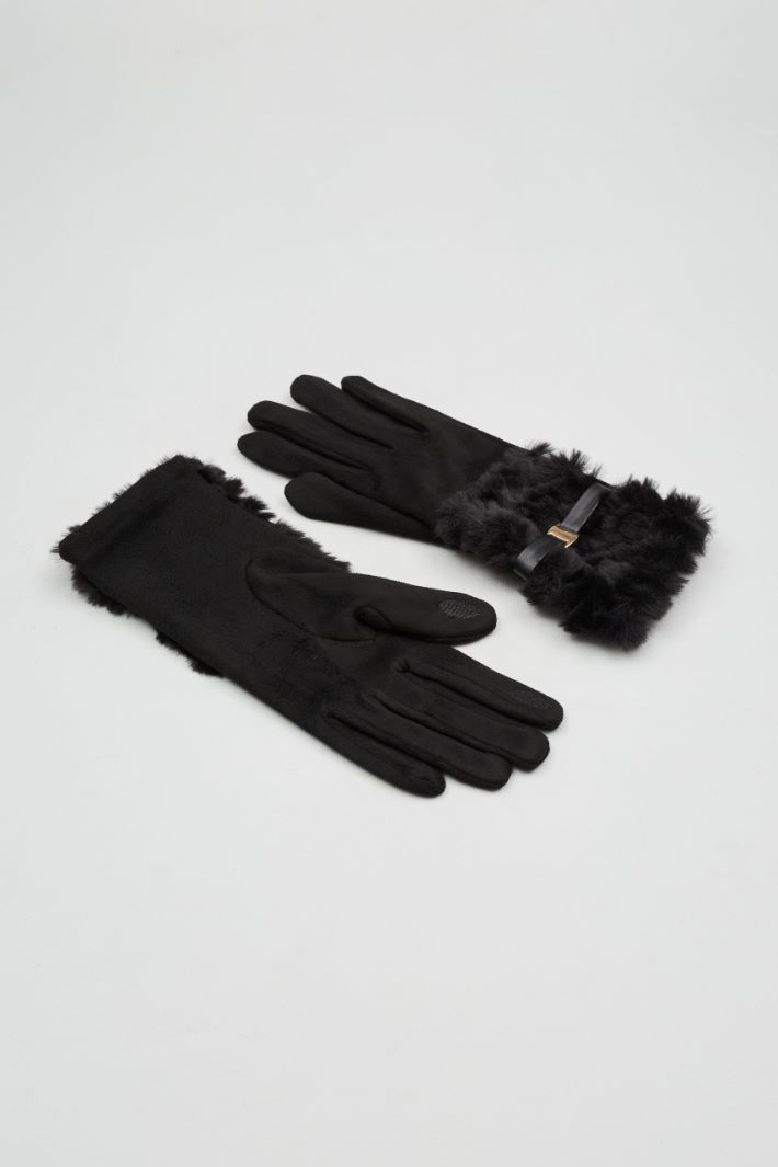 Faux fur trimmed gloves Intrend