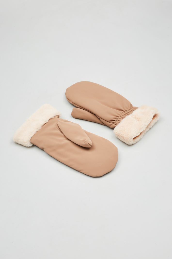 Padded mittens Intrend