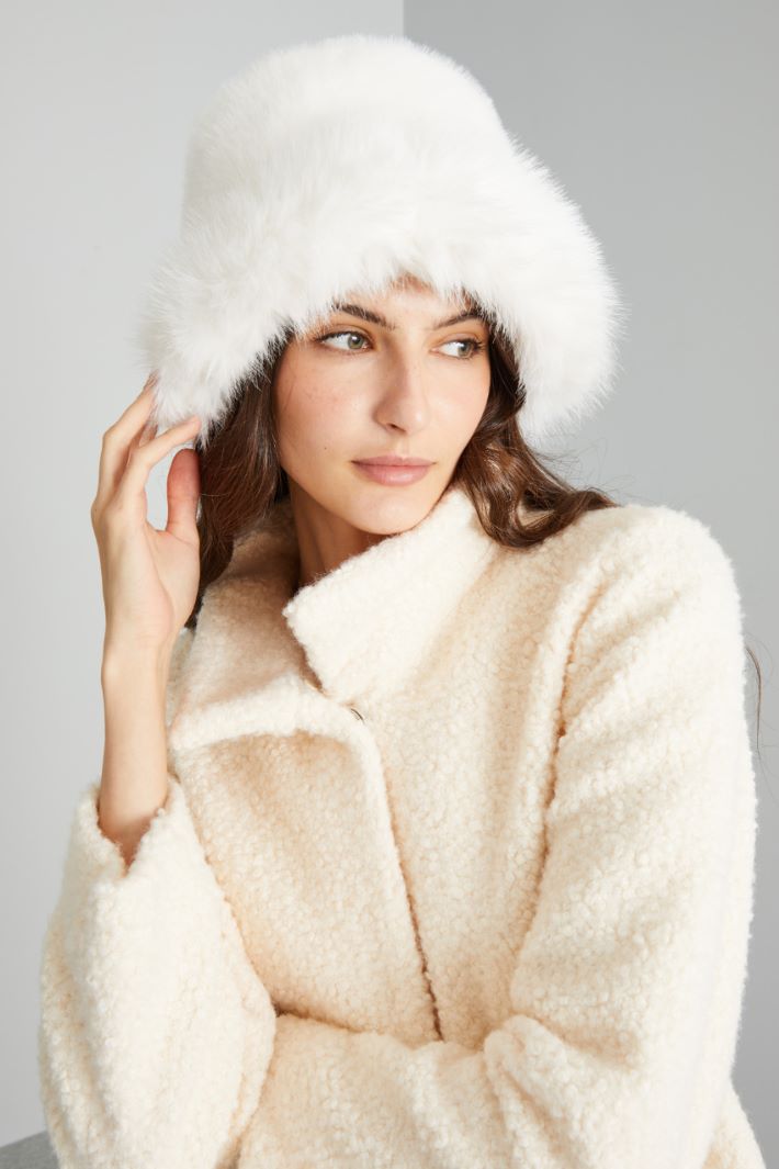 Soft faux fur hat Intrend