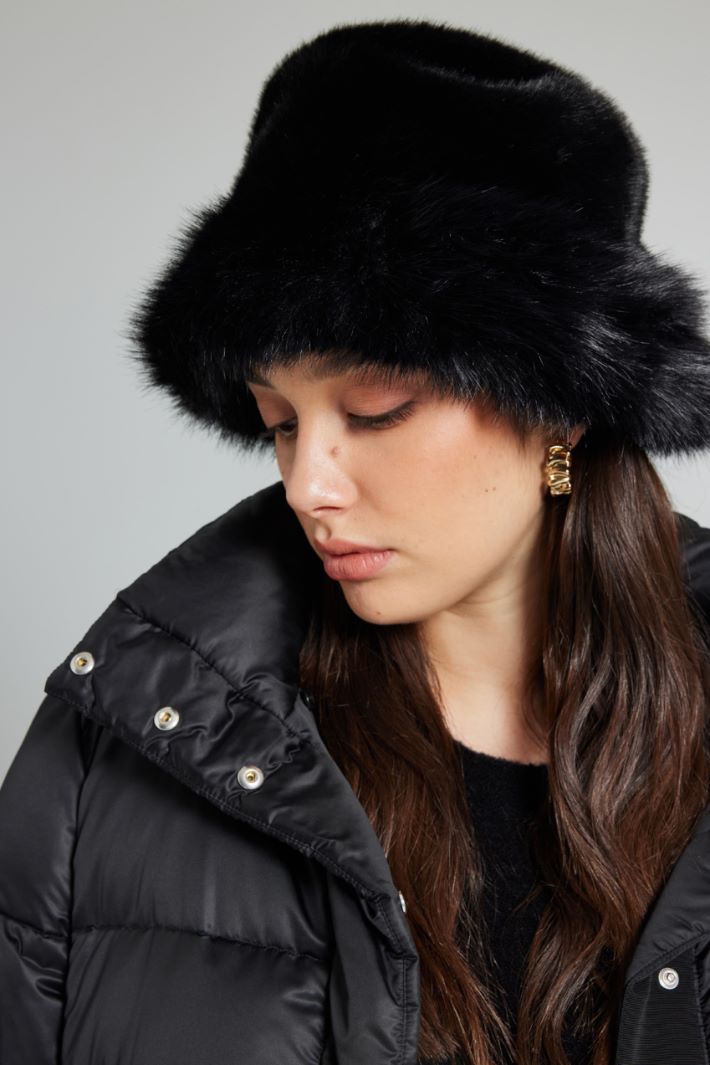 Soft faux fur hat Intrend