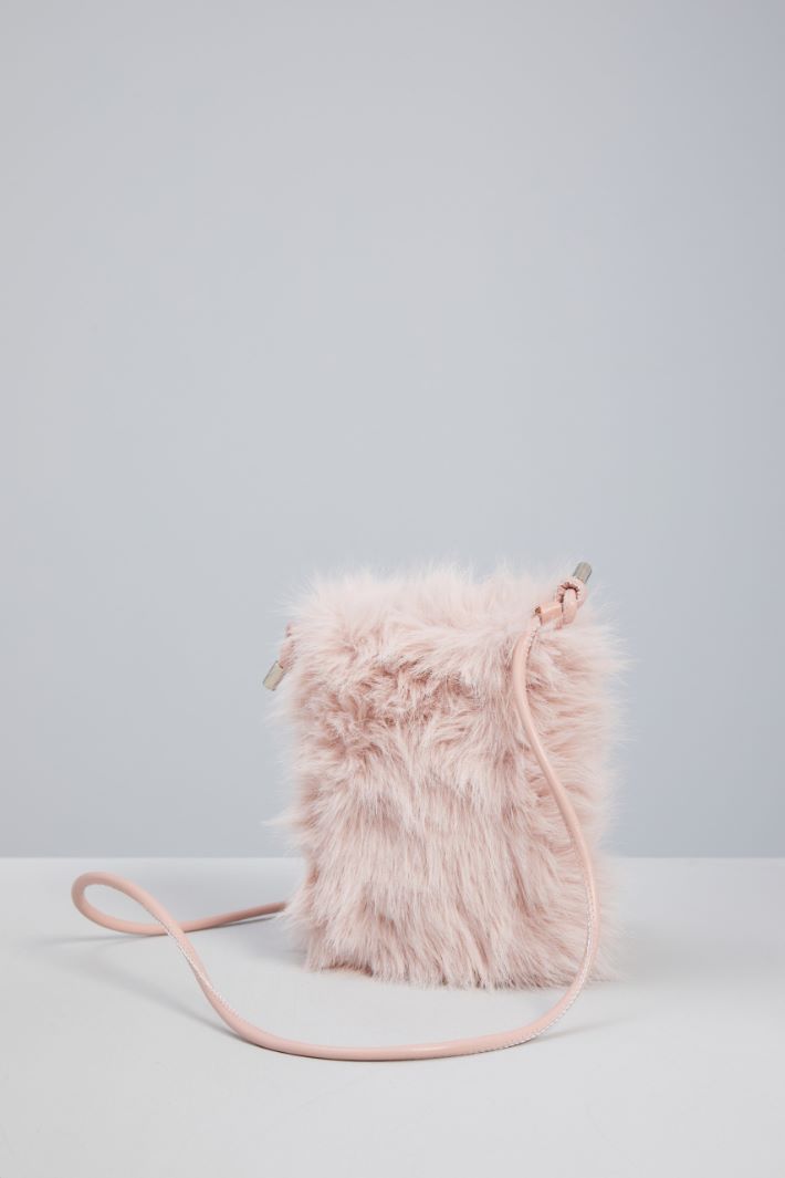 Faux fur cell phone holder Intrend - 2