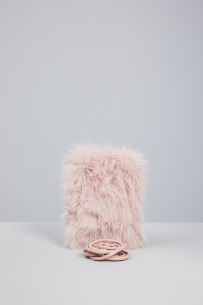 Faux fur cell phone holder Intrend - 3