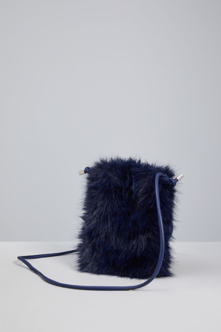 Faux fur cell phone holder Intrend - 2