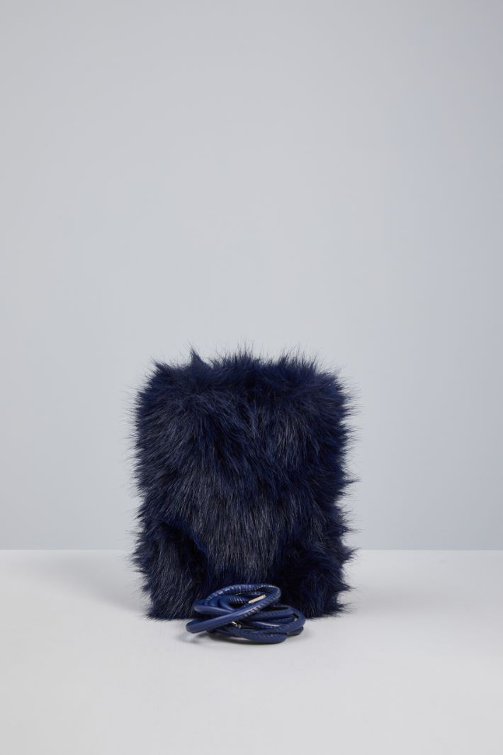 Faux fur cell phone holder Intrend - 3