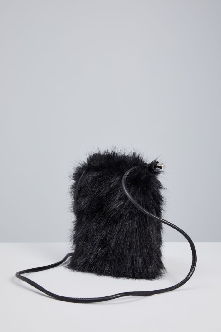 Faux fur cell phone holder Intrend - 2