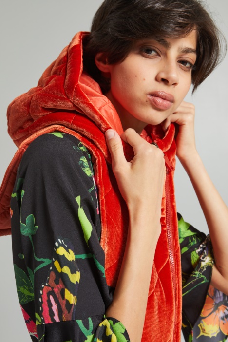 Cuello acolchado de terciopelo