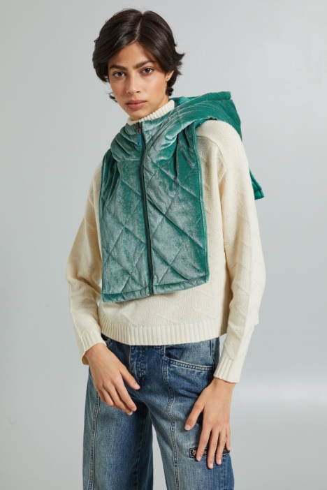 Cuello acolchado de terciopelo