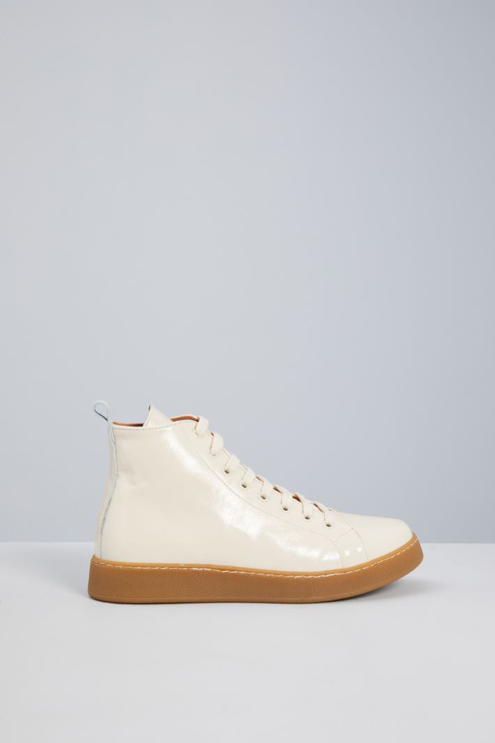 High patent sneakers Intrend